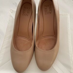 NEVER WORN - Naturalizer Michelle Beige Pumps - 8W 3 inch heel